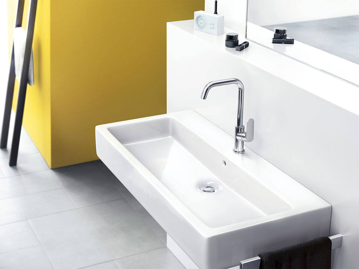 hansgrohe Focus возле раковины и биде 