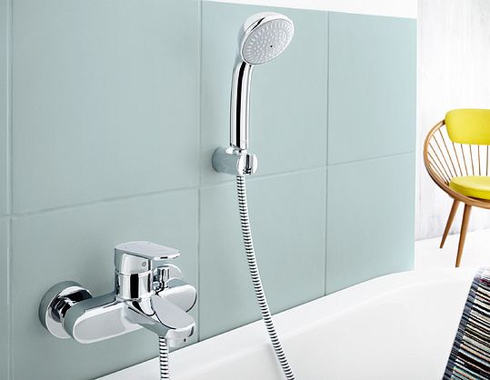 Grohe Europlus II Смеситель для ванны, накладной, с ручным душем, цвет: хром 33547002