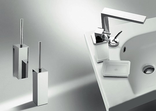 Colombo Design Lulu Ершик для унитаза напольный, с пластиковой колбой, цвет: chrome B6226.CR