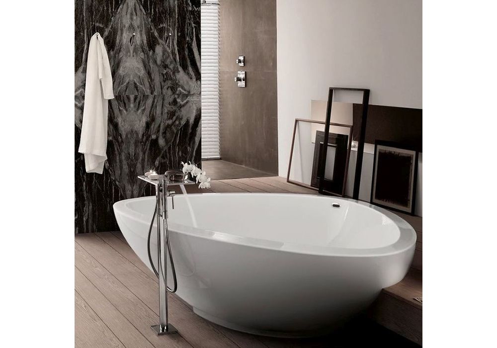 Напольный смеситель аксор. Стакан axor urquiola 42434000. Ванна jacob delafon отдельностоящая. 39445000 axor. Axor urquiola 11300000 раковина в форме таза, 625 мм.