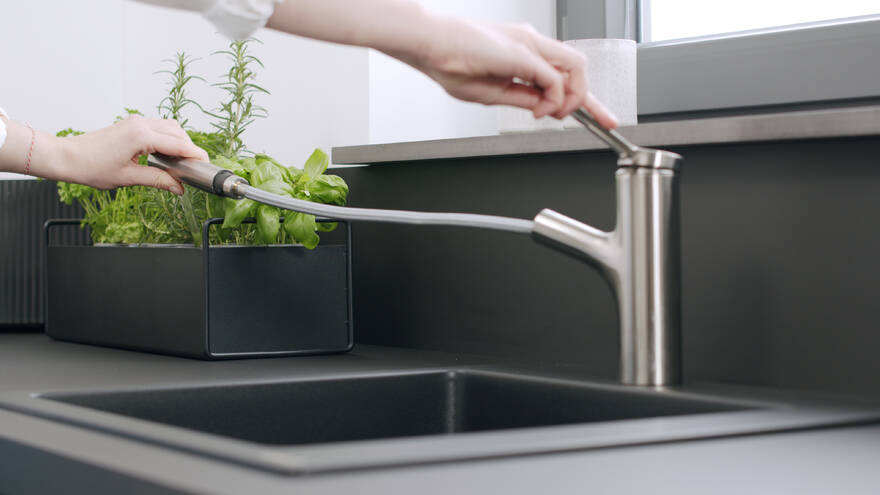 Hansgrohe Zesis Смеситель для кухни с выдвижным изливом, цвет: нержавеющая сталь 74803800