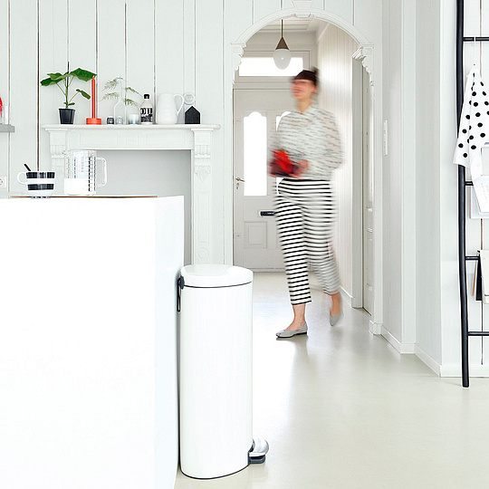 Brabantia FlatBack+ Мусорное ведро с педалью, нержавеющая сталь на 40л, цвет: белый 485244