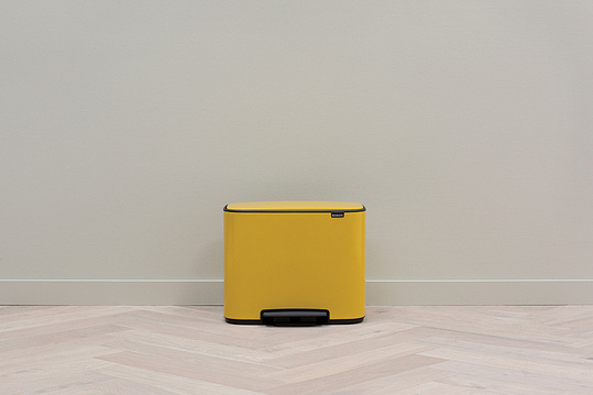 Brabantia Pedal Bin Bo Мусорное ведро с педалью, нержавеющая сталь на 36л, цвет: желтая маргаритка 121425