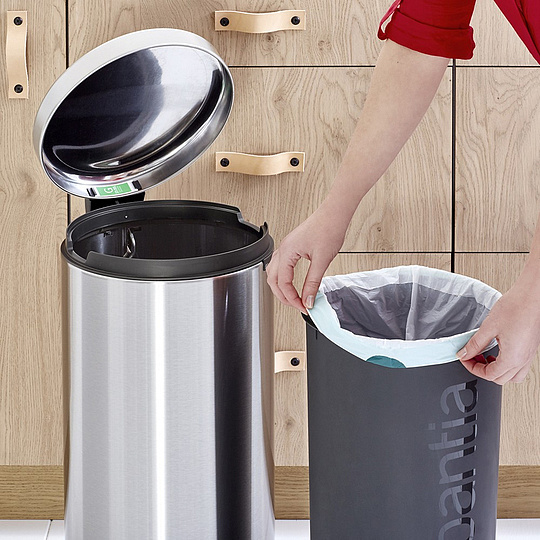 Brabantia NewIcon Мусорное ведро с педалью, нержавеющая сталь на 30л, цвет: стальной матовый 111822