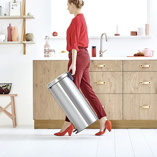 Brabantia NewIcon Мусорное ведро с педалью, нержавеющая сталь на 30л, цвет: стальной матовый 111822