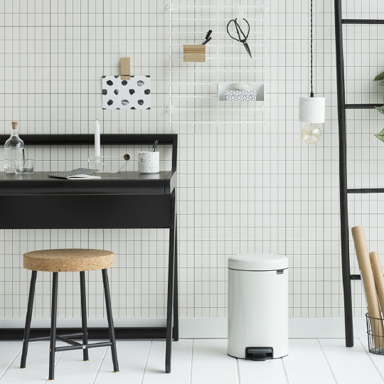 Brabantia NewIcon Мусорное ведро с педалью, нержавеющая сталь на 12л, цвет: белый 113864