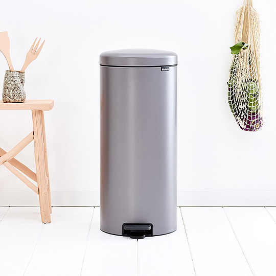 Brabantia NewIcon Мусорное ведро с педалью, нержавеющая сталь на 30л, цвет: платиновый 114441