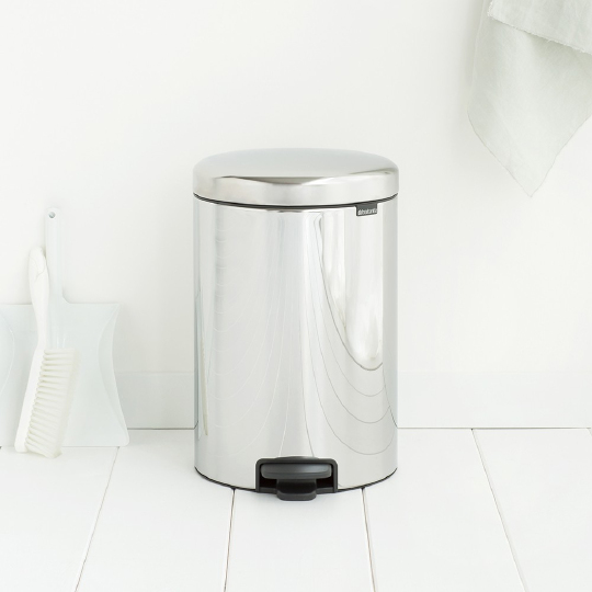 Brabantia NewIcon Мусорное ведро с педалью, нержавеющая сталь на 20л, цвет: стальной полированный 113987