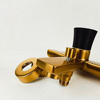 Paini Domus Смеситель для ванны, на 2 отверстия, излив 14,6 см, цвет: золото брашированное 18PJ111PZ