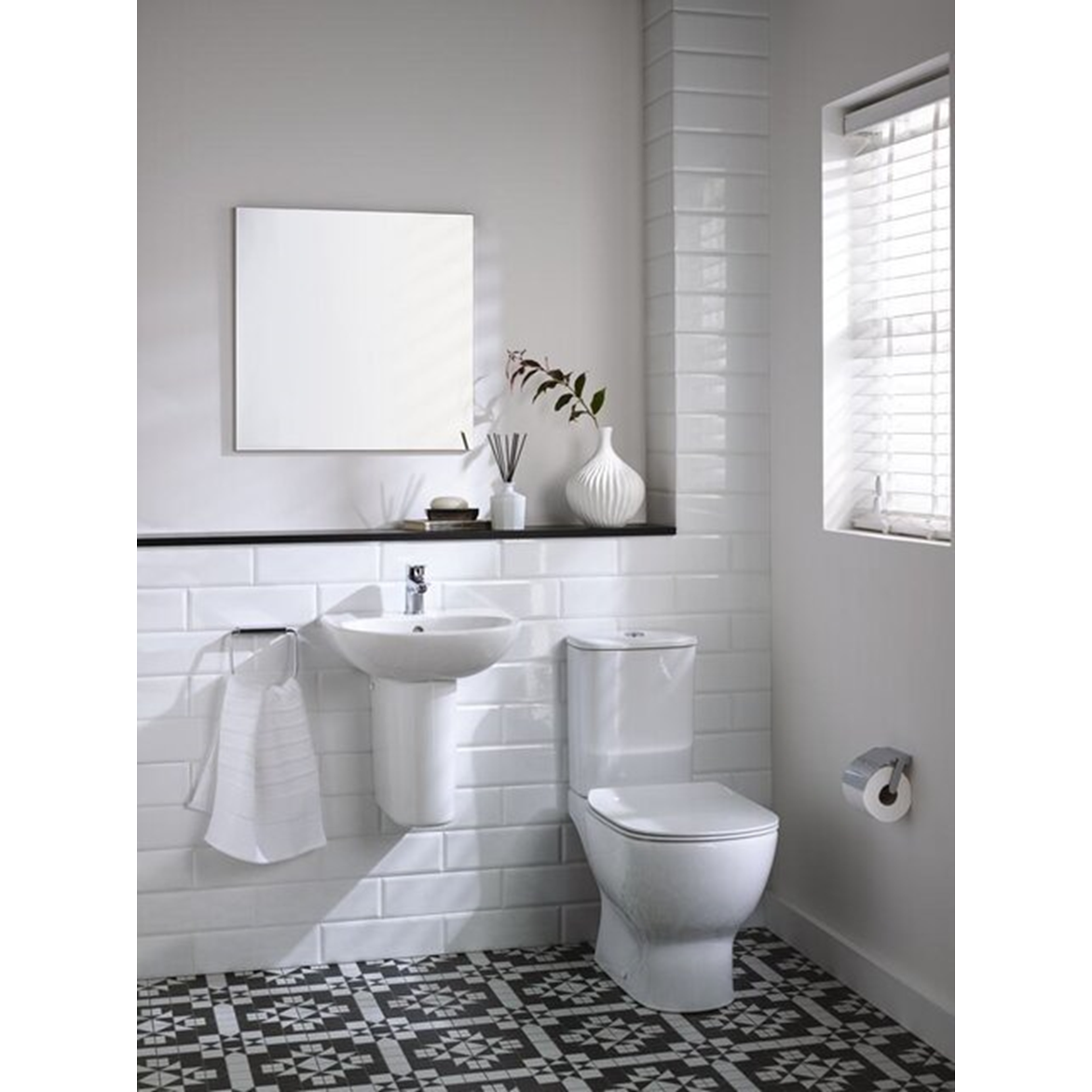 Ideal Standard Tesi Полуколонна малая с крепежом, цвет: euro white T352001