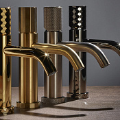 Fima Carlo Frattini Spillo Tech Смеситель для раковины, с донным клапаном, излив 11,7 см, цвет: gold F3031TXSVOR