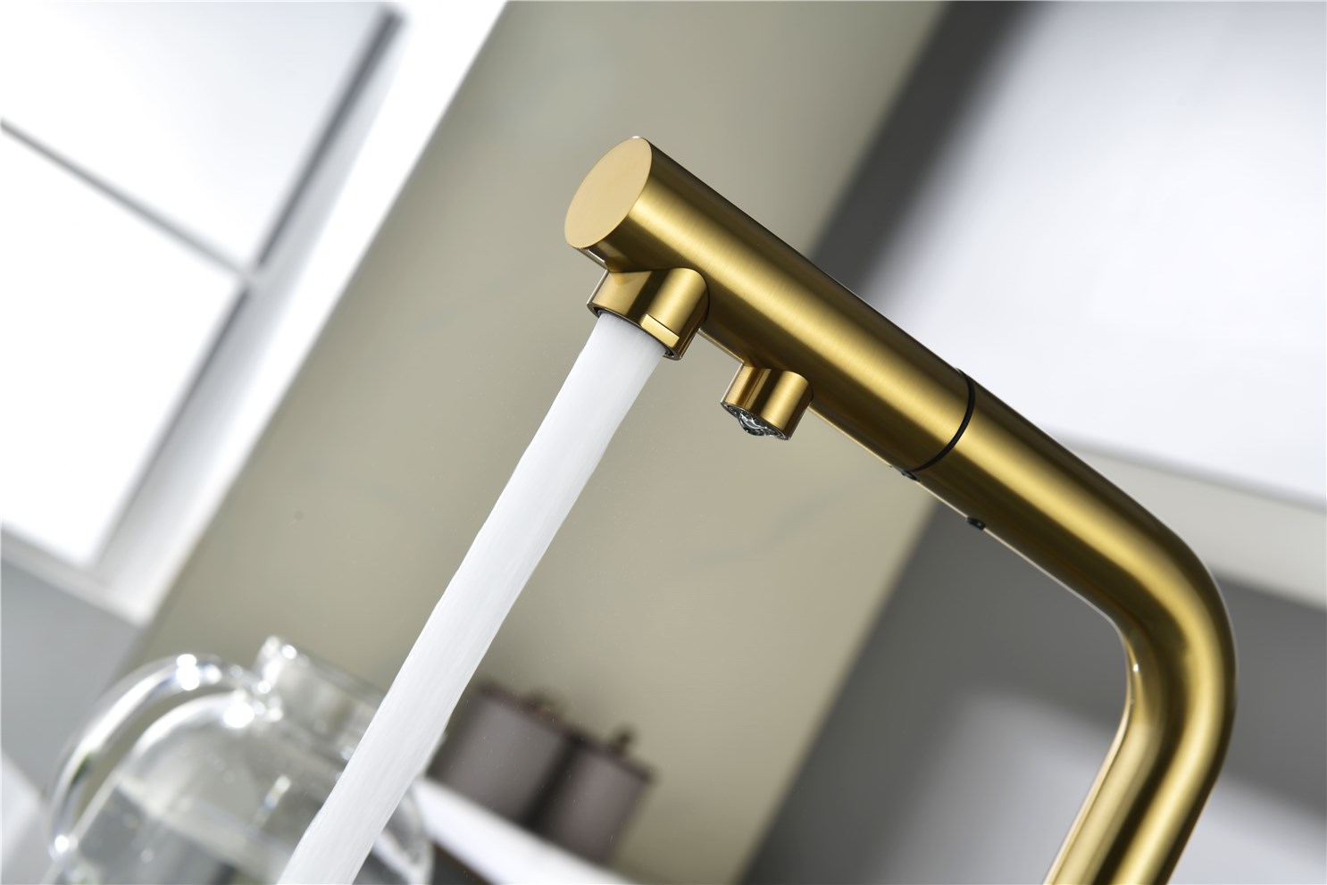 Paulmark Serpentine Смеситель для кухни с выдвижным изливом и подключ. фильтра, цвет: браш. золото Se213222-BG