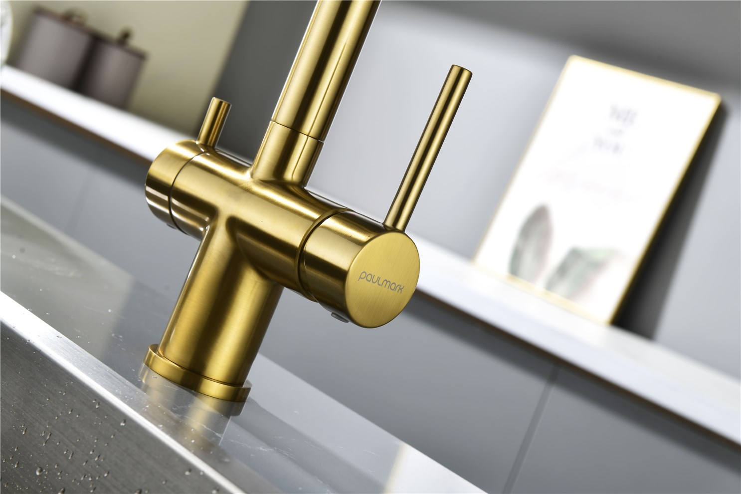 Paulmark Serpentine Смеситель для кухни с выдвижным изливом и подключ. фильтра, цвет: браш. золото Se213222-BG