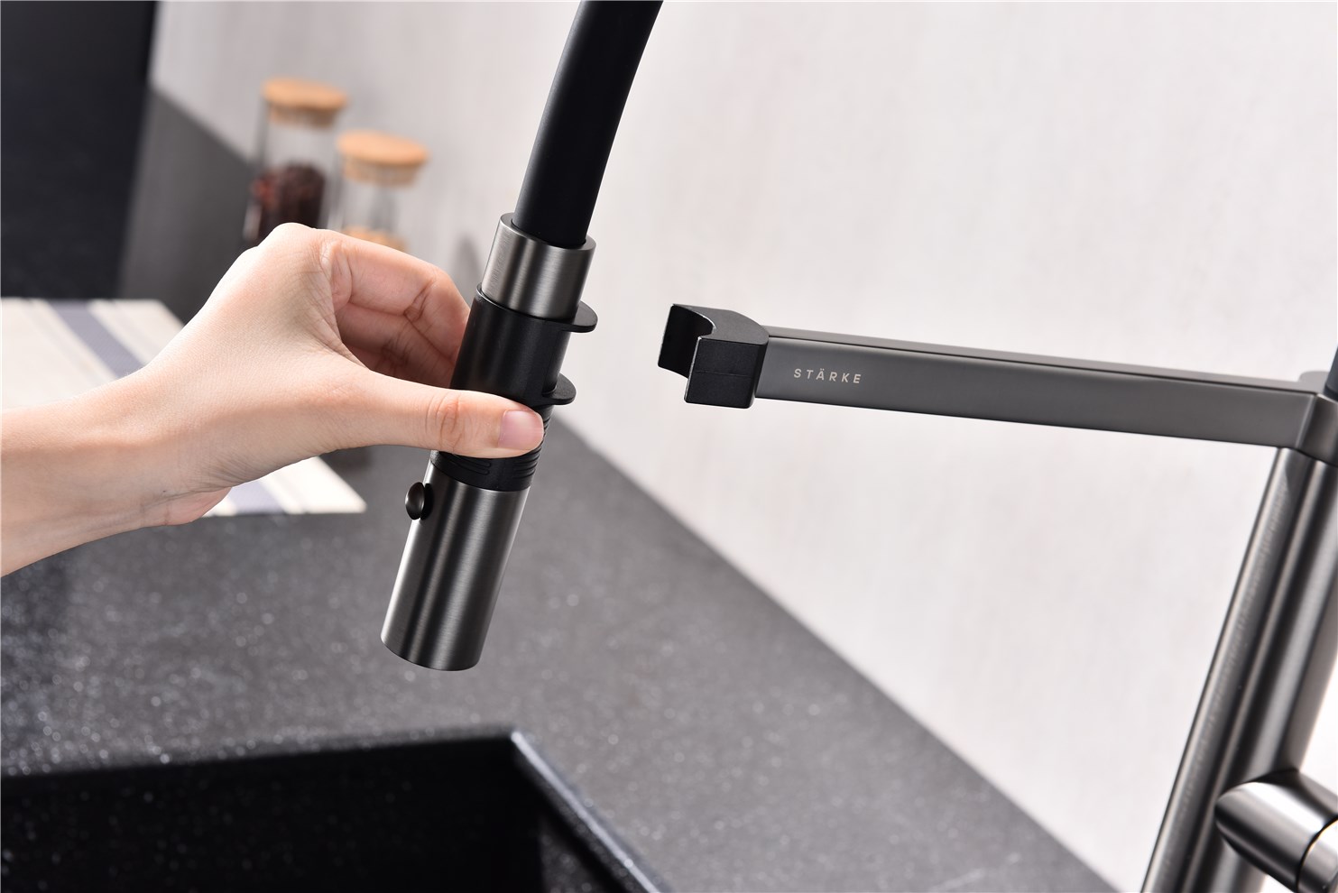 Paulmark Leader Смеситель для кухни с гибким изливом, цвет: вороненая сталь Le214101-GM