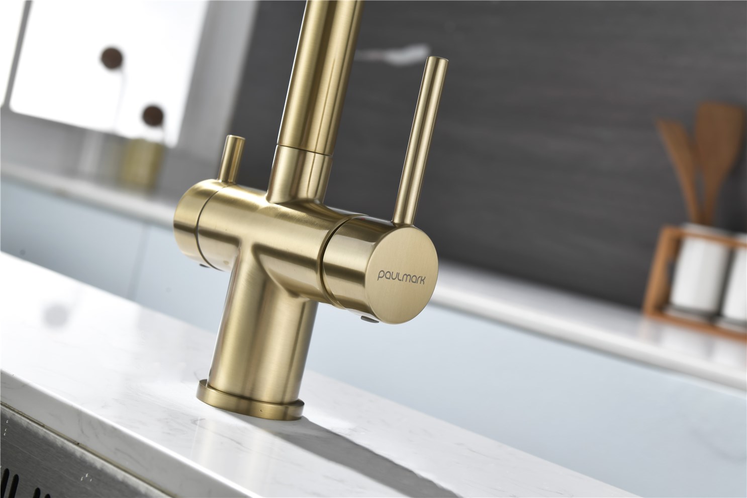 Paulmark Serpentine Смеситель для кухни с выдв. изливом и возм. подкл. фильтра, цвет: светлое золото Se213222-LG