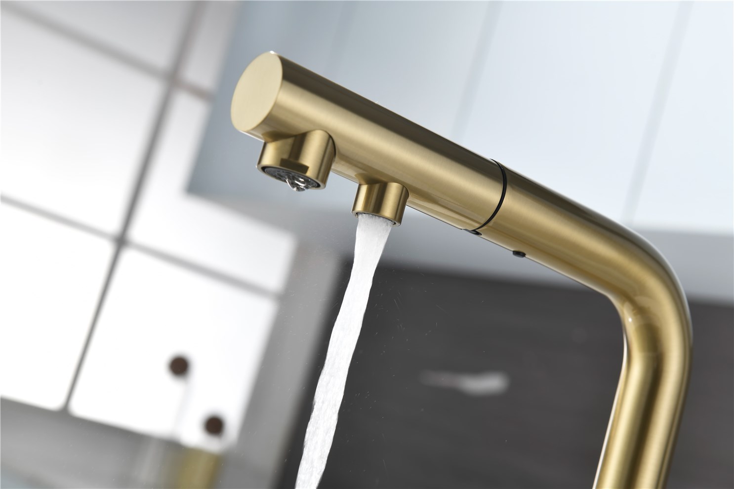 Paulmark Serpentine Смеситель для кухни с выдв. изливом и возм. подкл. фильтра, цвет: светлое золото Se213222-LG