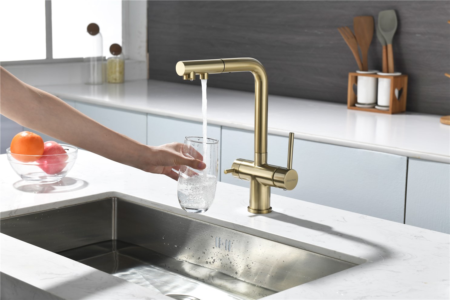 Paulmark Serpentine Смеситель для кухни с выдв. изливом и возм. подкл. фильтра, цвет: светлое золото Se213222-LG