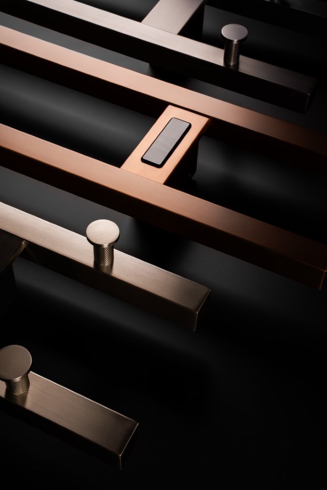 Boheme Duo Полотенцесушитель электрический 17х120h см, цвет: brushed bronze 728-BRB